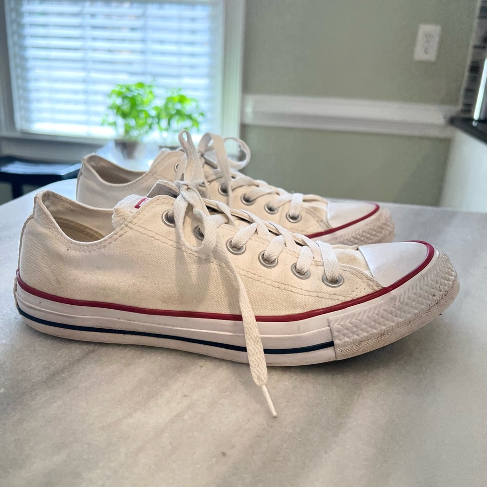 Converse women’s All Star Sneakers size 8